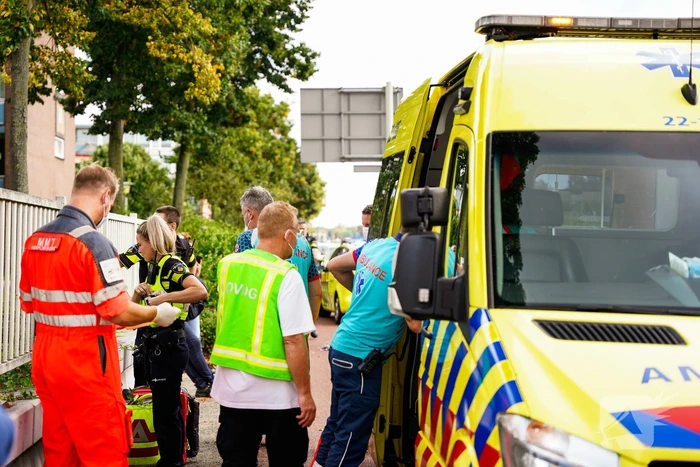 Fietser komt in botsing met scooter