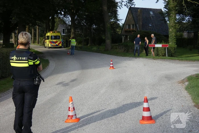 Auto in sloot nadat het uit de bocht vliegt