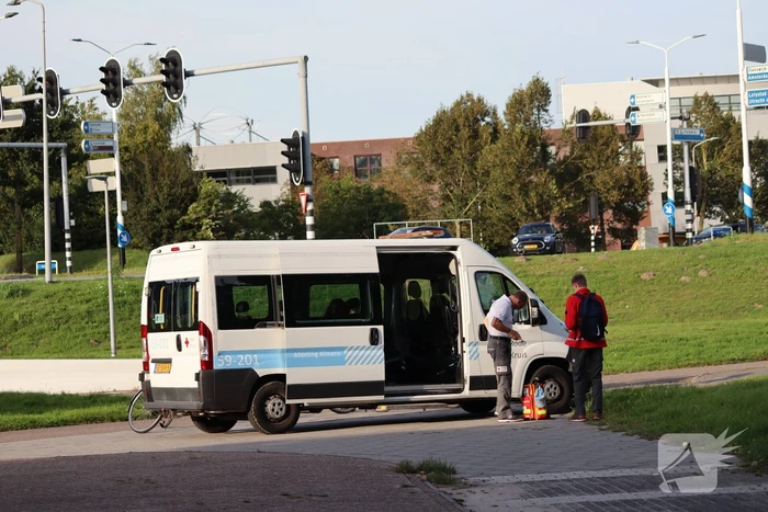 Fietser en scooter in botsing