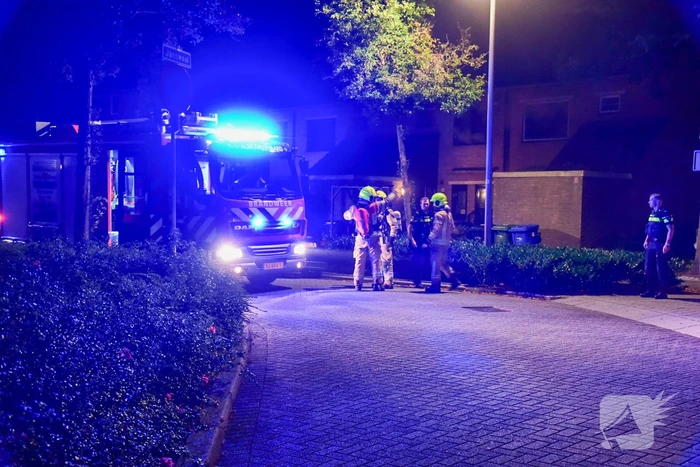 Enorme vlammen bij uitslaande woningbrand