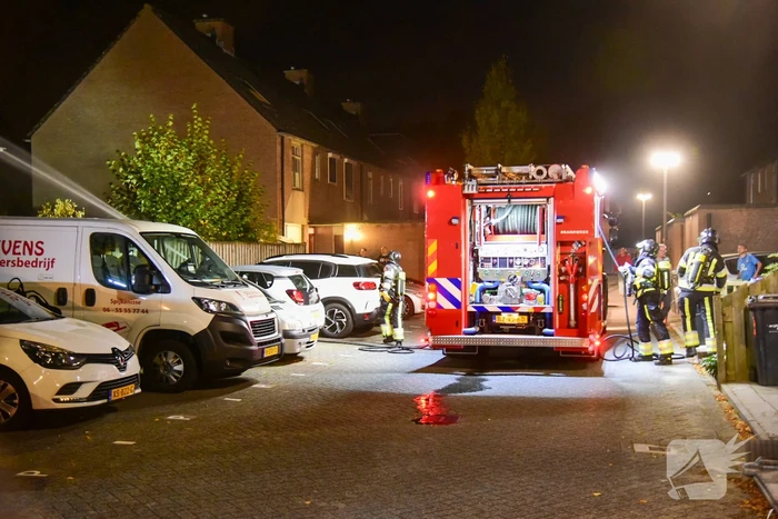 Enorme vlammen bij uitslaande woningbrand