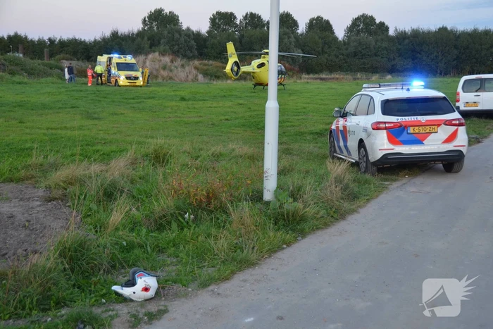 Man op crossmotor ernstig gewond