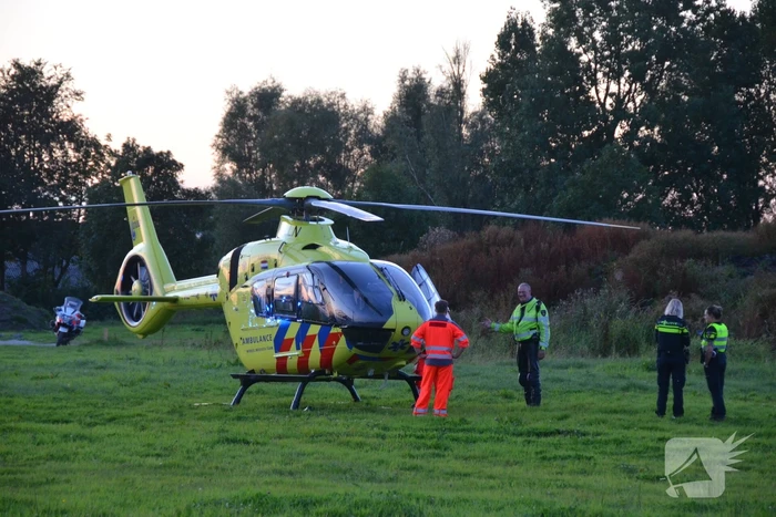 Man op crossmotor ernstig gewond
