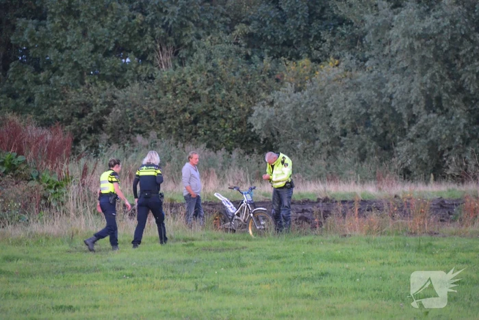 Man op crossmotor ernstig gewond