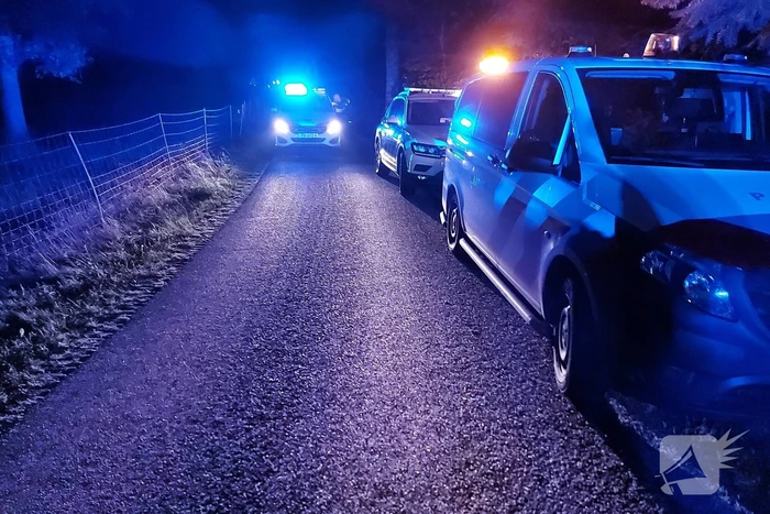 Personenauto total-loss na achtervolging