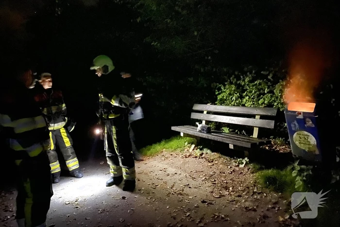 Brand in prullenbak met poederblusser geblust