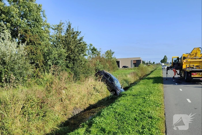 Auto crasht in sloot