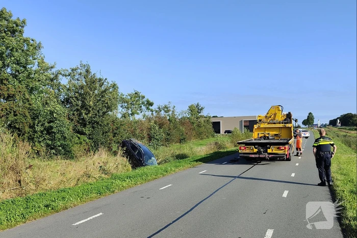 Auto crasht in sloot