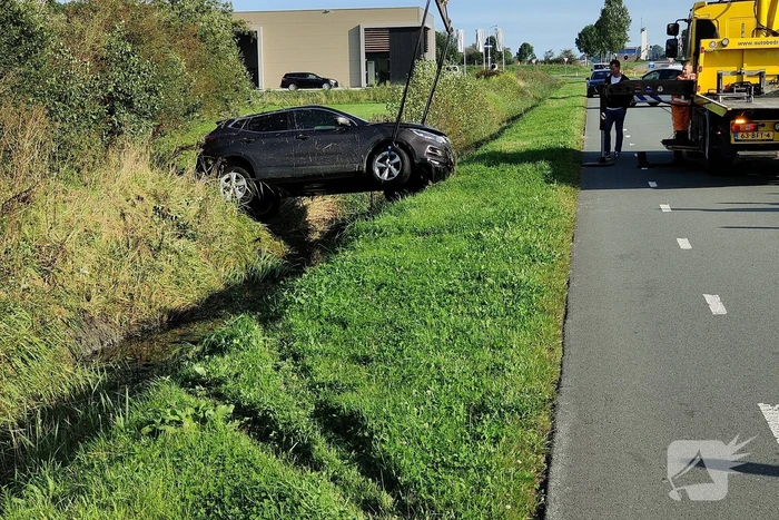 Auto crasht in sloot