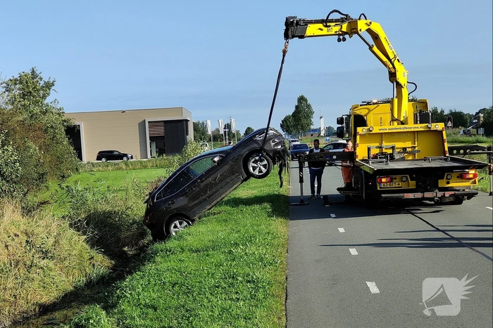 Auto crasht in sloot