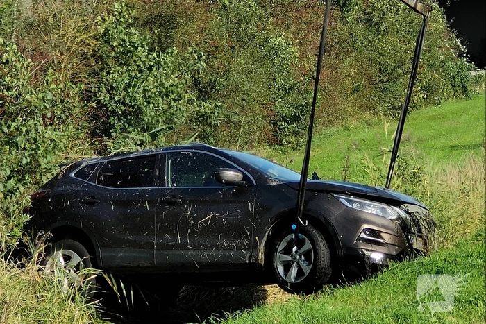Auto crasht in sloot