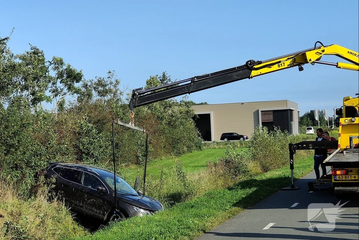 Auto crasht in sloot