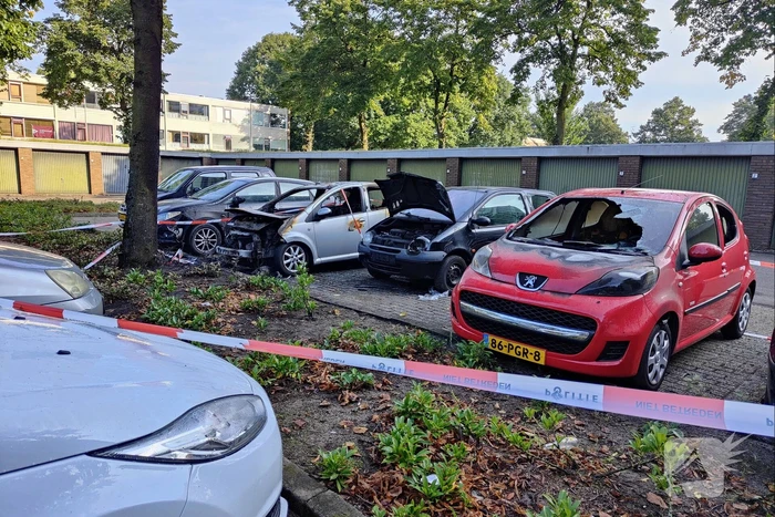 Enorme schade bij forse autobranden