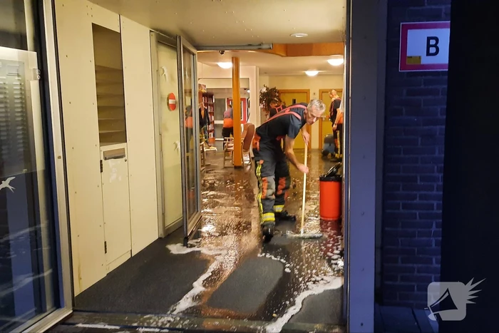 Verzorgingshuis loopt vol water