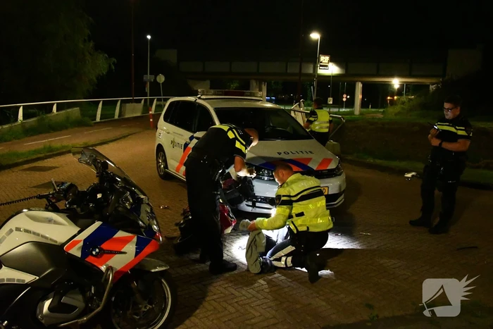 Scooter crasht bij achtervolging