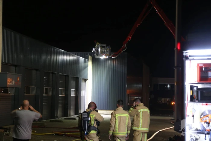 Grote brand bij bedrijfspand