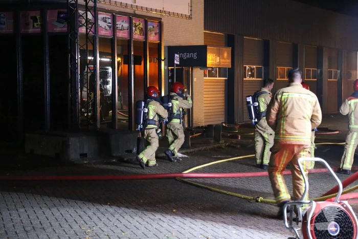 Grote brand bij bedrijfspand