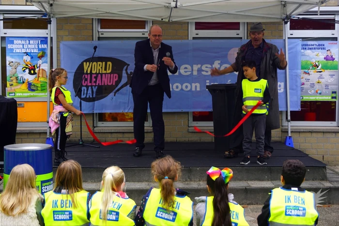 Basisschoolleerlingen speuren naar straatafval