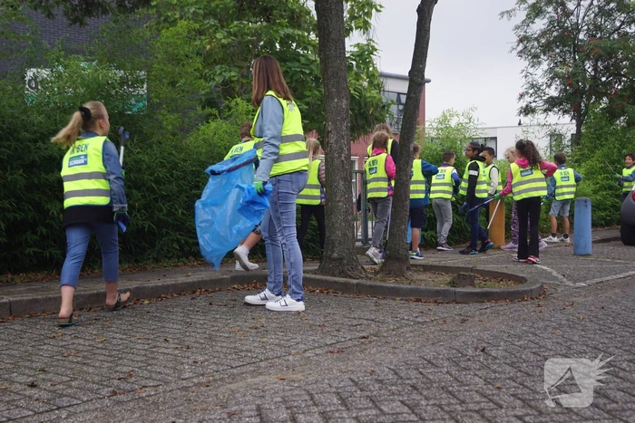 Basisschoolleerlingen speuren naar straatafval