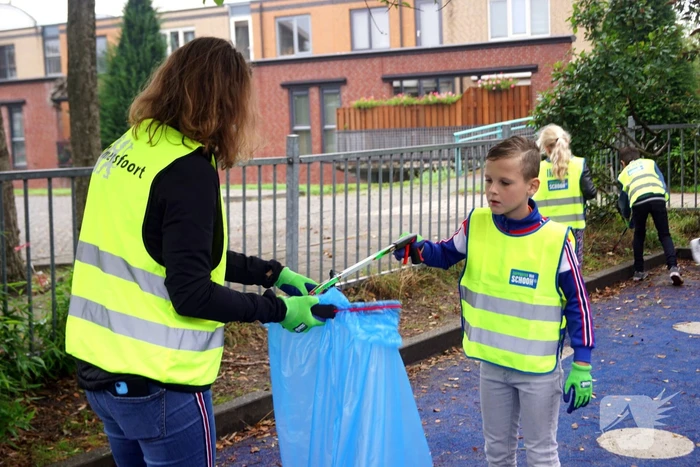 Basisschoolleerlingen speuren naar straatafval