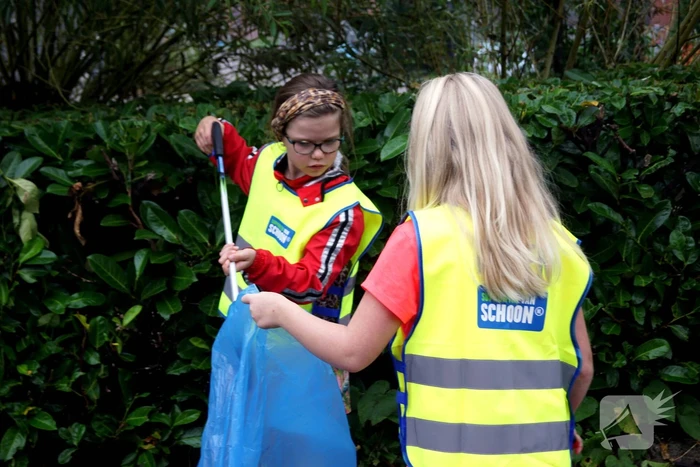 Basisschoolleerlingen speuren naar straatafval