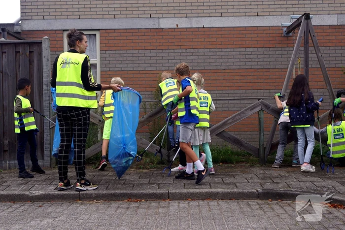 Basisschoolleerlingen speuren naar straatafval