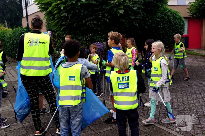 Basisschoolleerlingen speuren naar straatafval