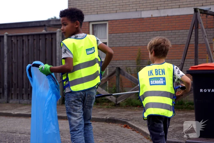 Basisschoolleerlingen speuren naar straatafval