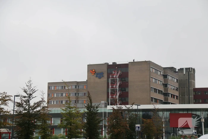 Dode onder verdachte omstandigheden gevonden op parkeerplaats
