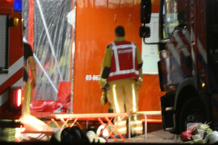 Tankstation en omgeving afgezet door lekkende stof uit vrachtwagen