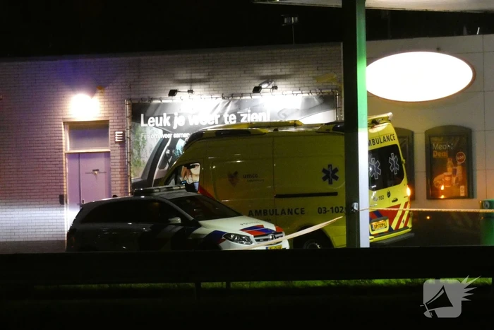 Tankstation en omgeving afgezet door lekkende stof uit vrachtwagen