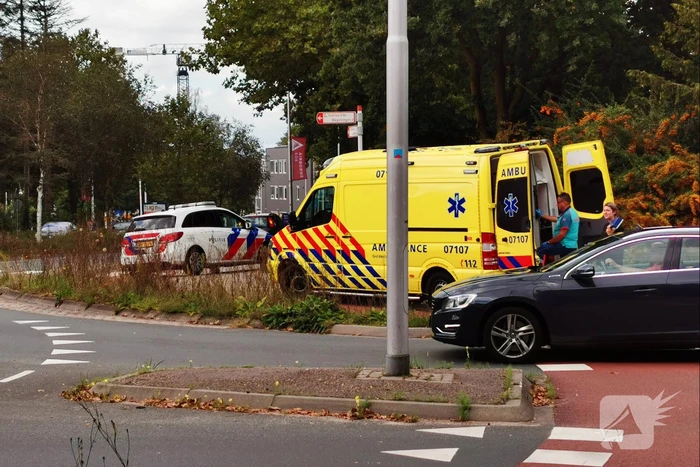 Fietsster schrikt en komt ten val