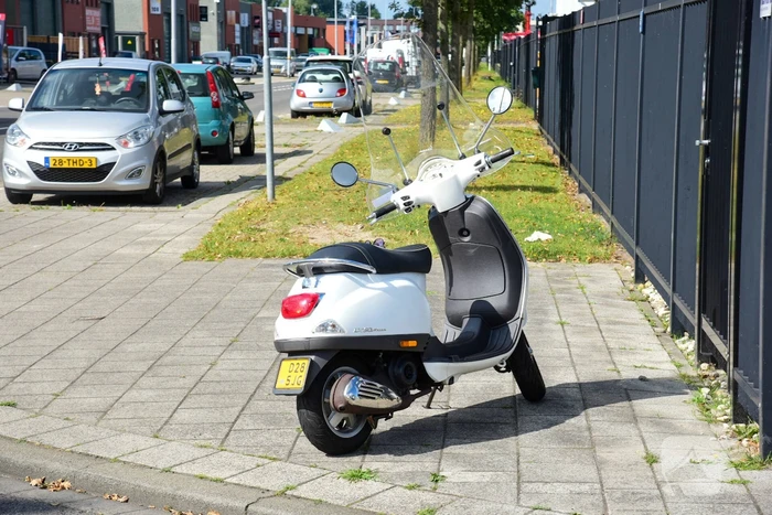 Scooterrijder valt en raakt gewond