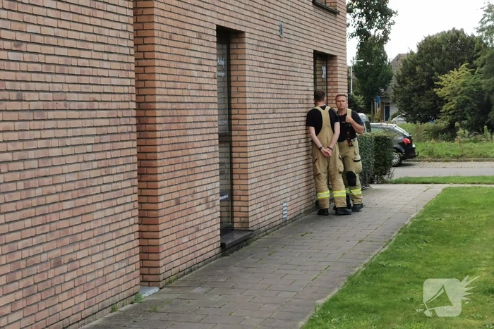 Brandweer doet onderzoek in pand door vreemde geur