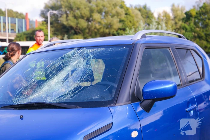 Schade aan voorraam van personenauto door ongeval