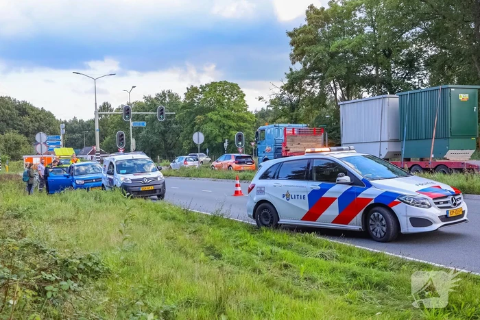 Schade aan voorraam van personenauto door ongeval