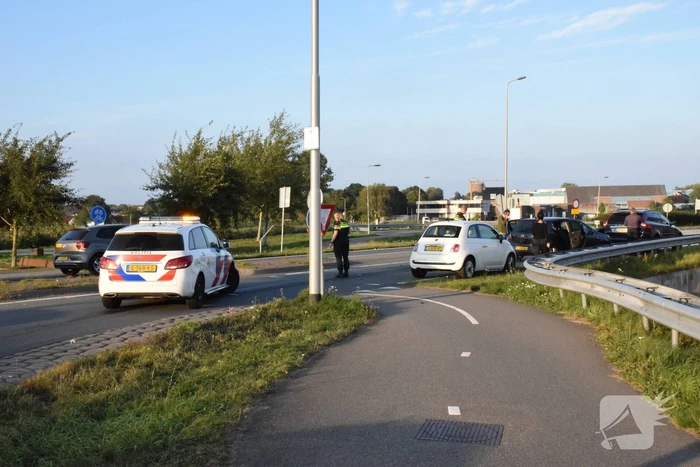 Flinke schade aan personenauto's door kop staart botsing
