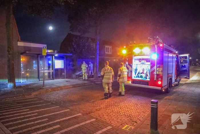 Brandweer blust brandende stoelen in Soesterkwartier