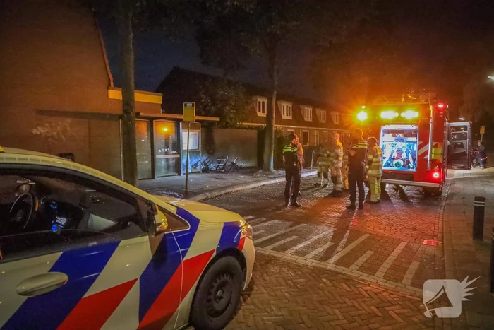 Brandweer blust brandende stoelen in Soesterkwartier