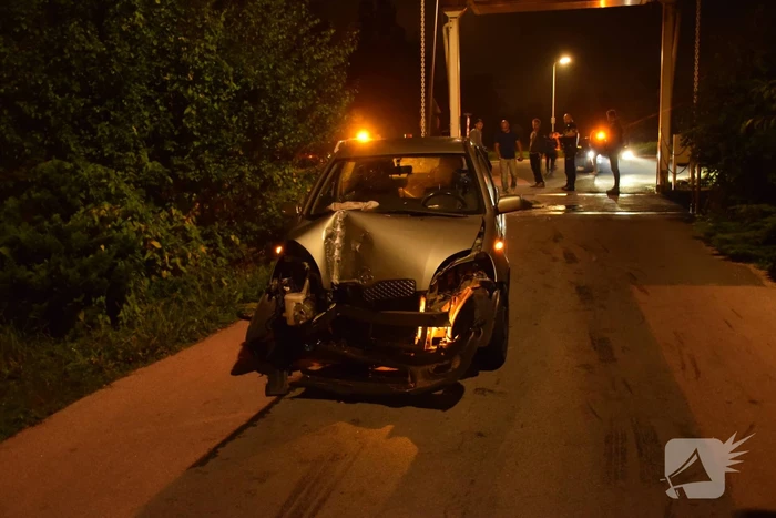 Automobilist botst met auto tegen ophaalbrug