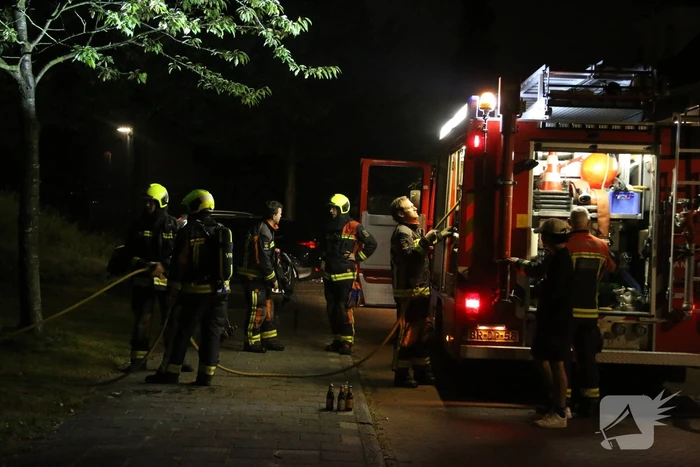 Vreugdevuur door de brandweermannen gedoofd