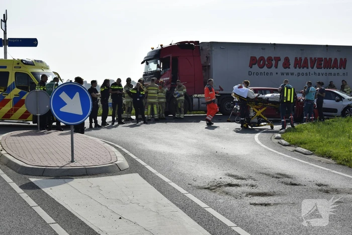 Kind gewond nadat twee auto's botsen
