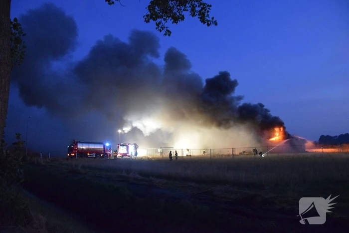 Uitslaande brand in bouwkeet
