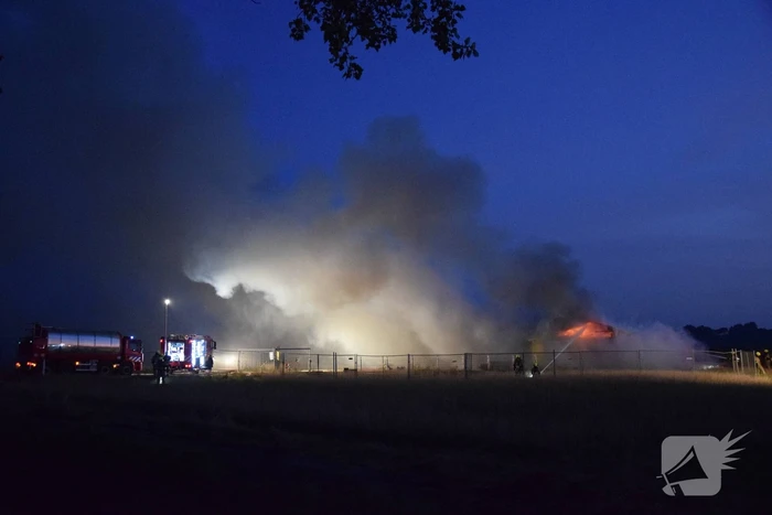 Uitslaande brand in bouwkeet