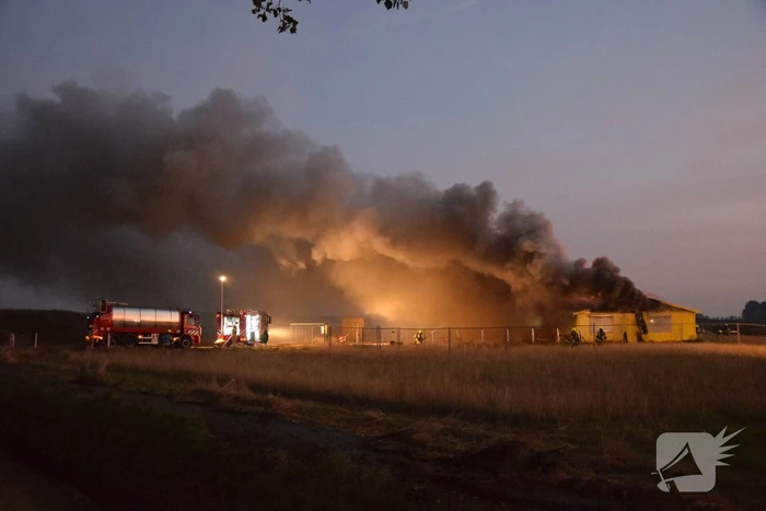 Uitslaande brand in bouwkeet