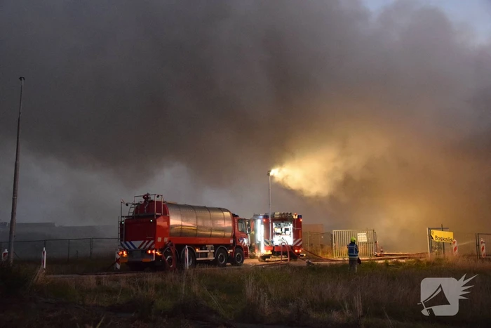 Uitslaande brand in bouwkeet