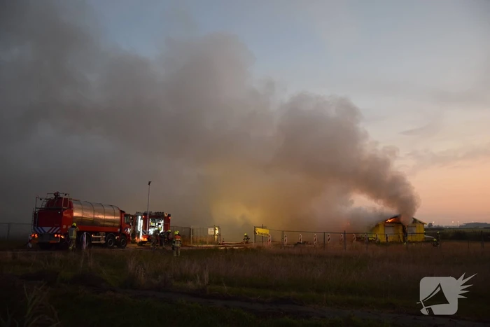 Uitslaande brand in bouwkeet
