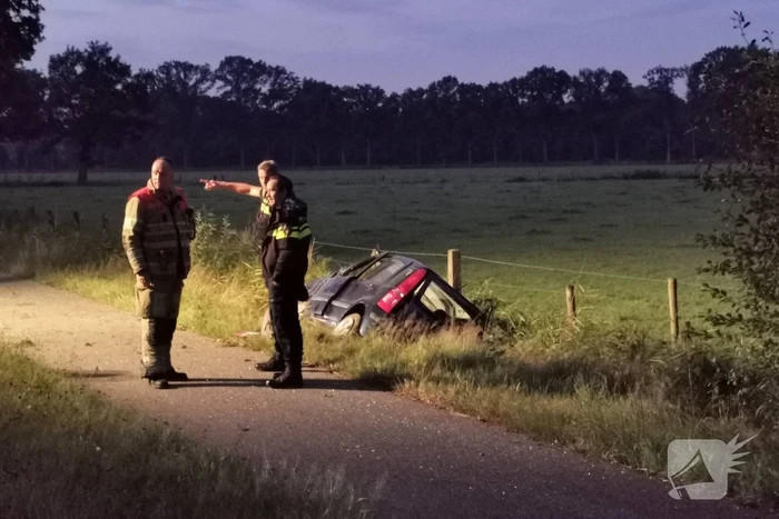 Auto aangetroffen in sloot