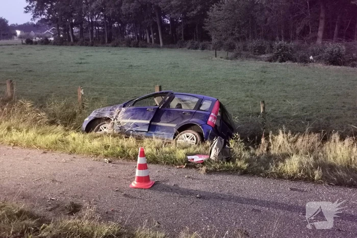 Auto aangetroffen in sloot