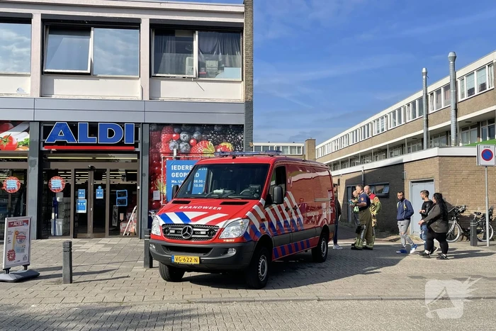 EOD onderzoekt mogelijke explosieve stoffen in bovenwoning